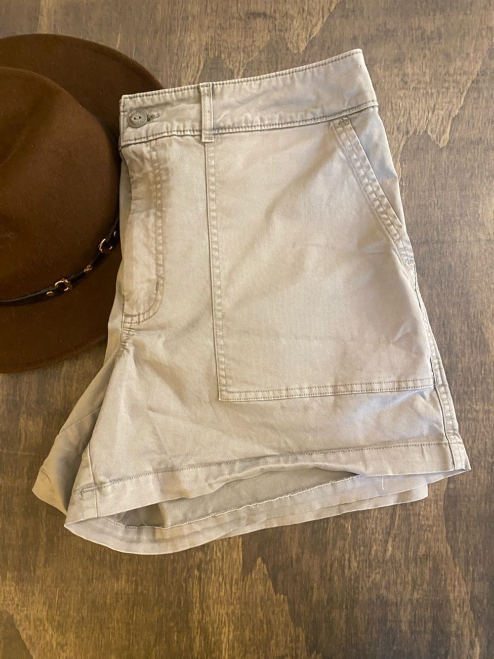 Universal Thread Women’s Light Olive Utility High-Rise Pocket Shorts